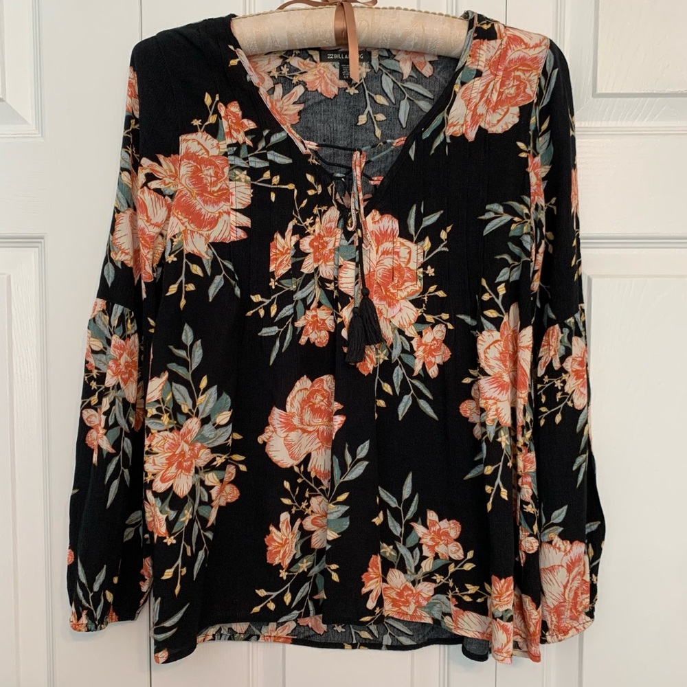 Billabong Pleated V-Neck Long Sleeve Blouse Black With Flower Detail Size Small